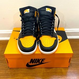 2022 Air Jordan 1 Retro High OG 'Yellow
Toe'